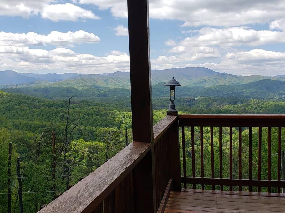 Villa Yogi'S Den: Breathtaking Views! 3 Min To Dollywood, On 1 Acre! à Sevierville Extérieur photo