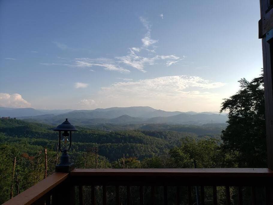 Villa Yogi'S Den: Breathtaking Views! 3 Min To Dollywood, On 1 Acre! à Sevierville Extérieur photo