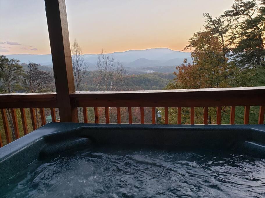 Villa Yogi'S Den: Breathtaking Views! 3 Min To Dollywood, On 1 Acre! à Sevierville Extérieur photo