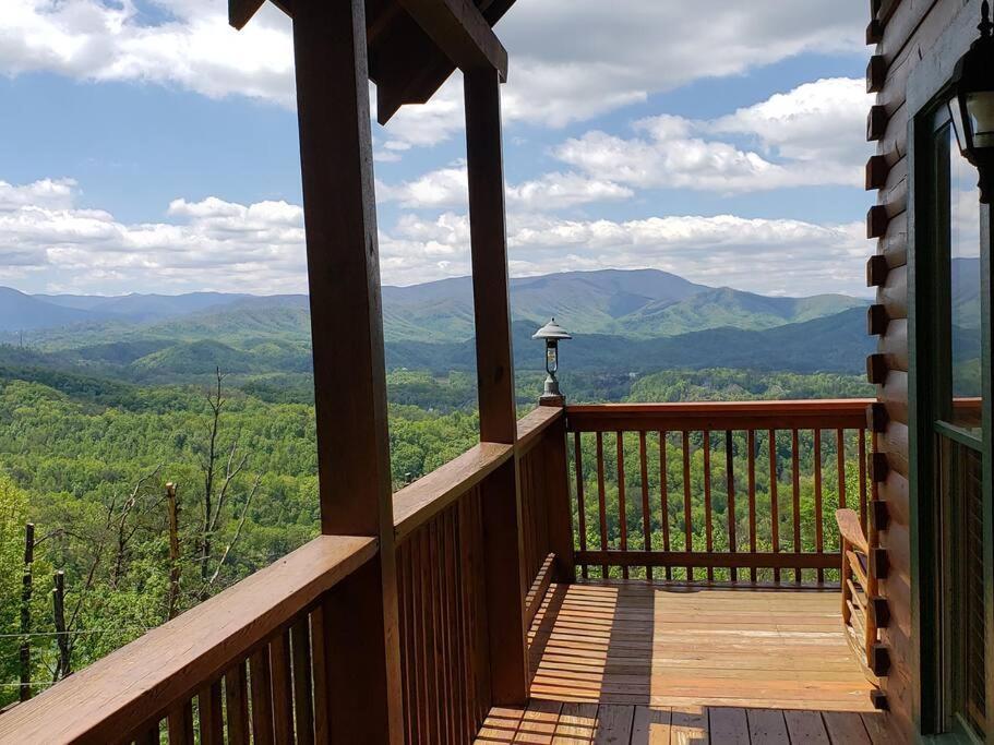 Villa Yogi'S Den: Breathtaking Views! 3 Min To Dollywood, On 1 Acre! à Sevierville Extérieur photo