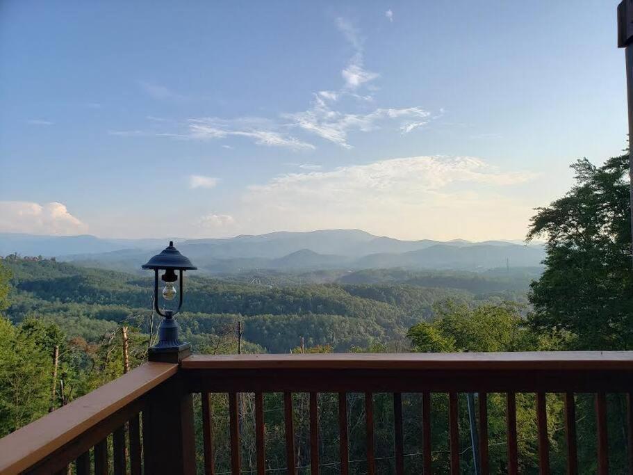 Villa Yogi'S Den: Breathtaking Views! 3 Min To Dollywood, On 1 Acre! à Sevierville Extérieur photo