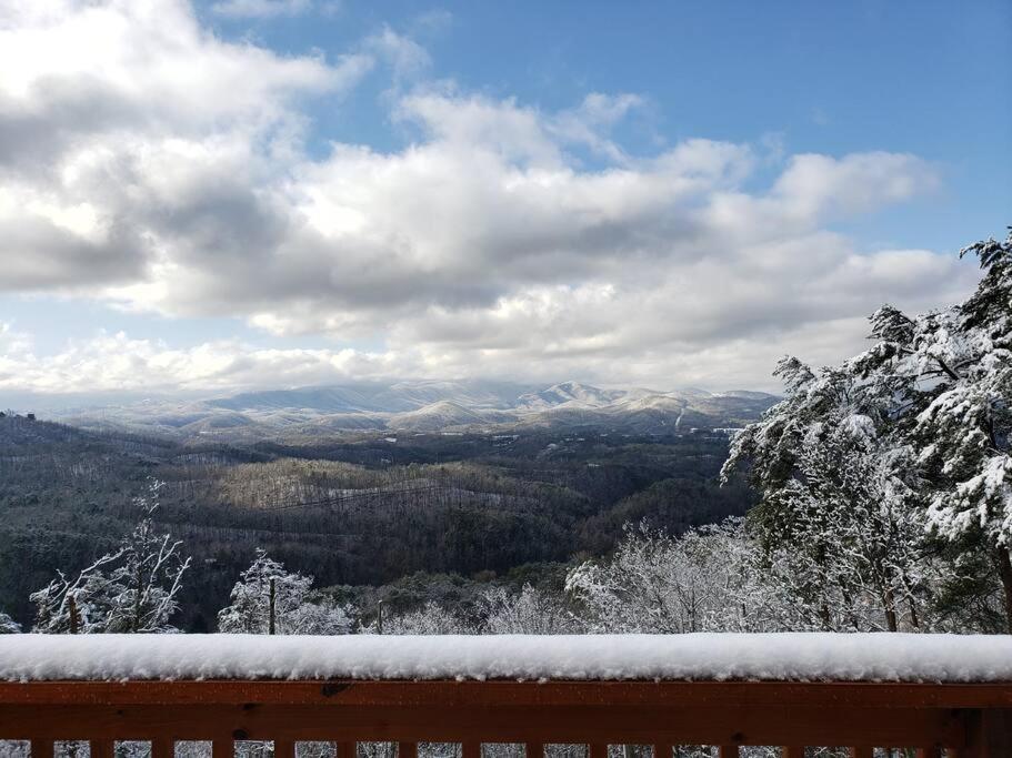 Villa Yogi'S Den: Breathtaking Views! 3 Min To Dollywood, On 1 Acre! à Sevierville Extérieur photo