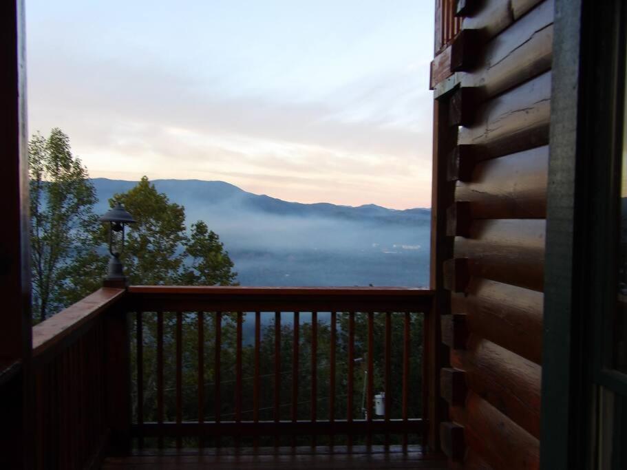 Villa Yogi'S Den: Breathtaking Views! 3 Min To Dollywood, On 1 Acre! à Sevierville Extérieur photo