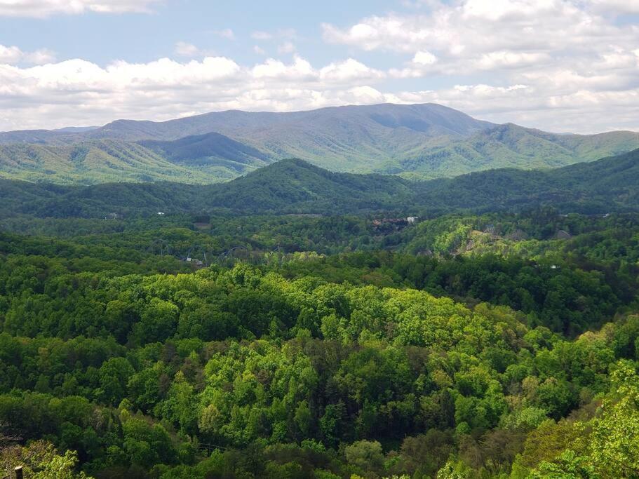 Villa Yogi'S Den: Breathtaking Views! 3 Min To Dollywood, On 1 Acre! à Sevierville Extérieur photo