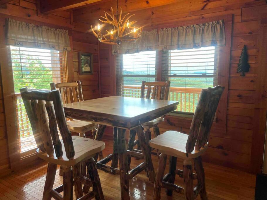 Villa Yogi'S Den: Breathtaking Views! 3 Min To Dollywood, On 1 Acre! à Sevierville Extérieur photo