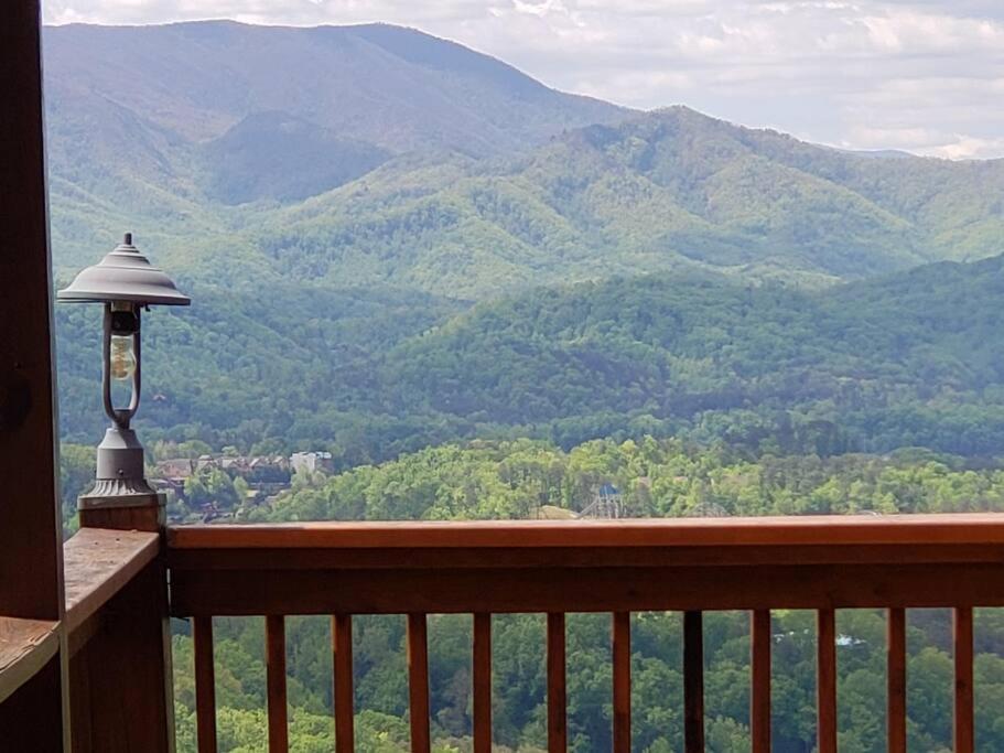 Villa Yogi'S Den: Breathtaking Views! 3 Min To Dollywood, On 1 Acre! à Sevierville Extérieur photo
