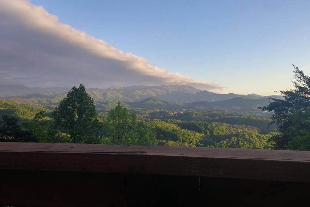 Villa Yogi'S Den: Breathtaking Views! 3 Min To Dollywood, On 1 Acre! à Sevierville Extérieur photo